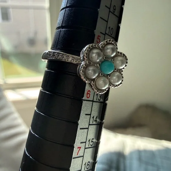 NEW! Pretty Bird Jewelry Flower Ring with Turquoise Center and Pearl Accents - Picture 12 of 13